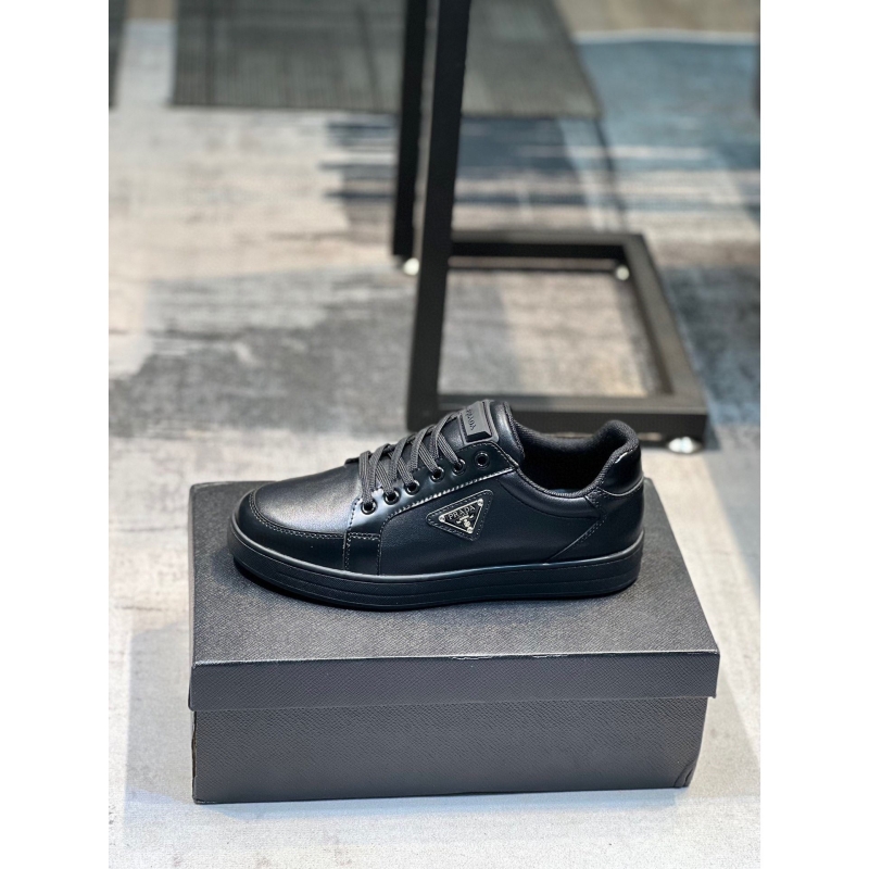 Pra*a casual shoes